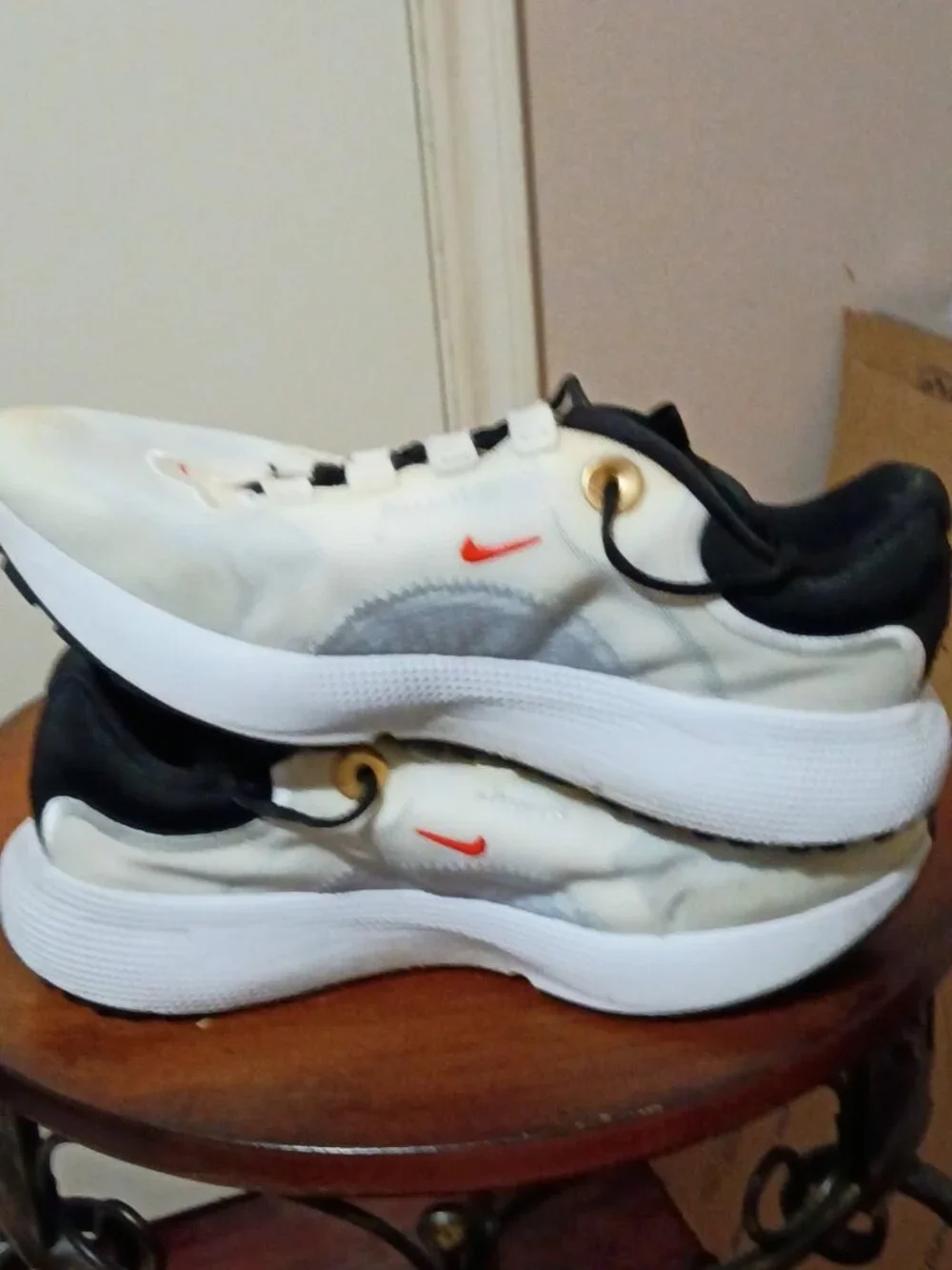 Nike React Escape Run Women's Size 8.5 White Black Gold Running Shoes CV3817-103 - Picture 12 of 13